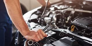 Réparation automobile en atelier